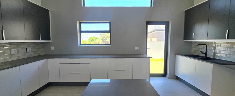 5 Bedroom Property for Sale in Kleinbaai Western Cape